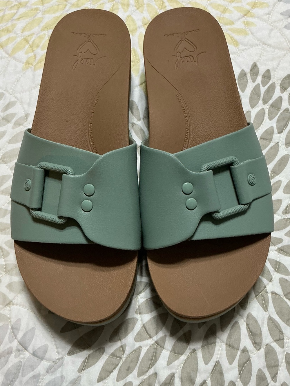 NWOB Reef Horizon Hi Slide Sandal in the Sage Green Size 8